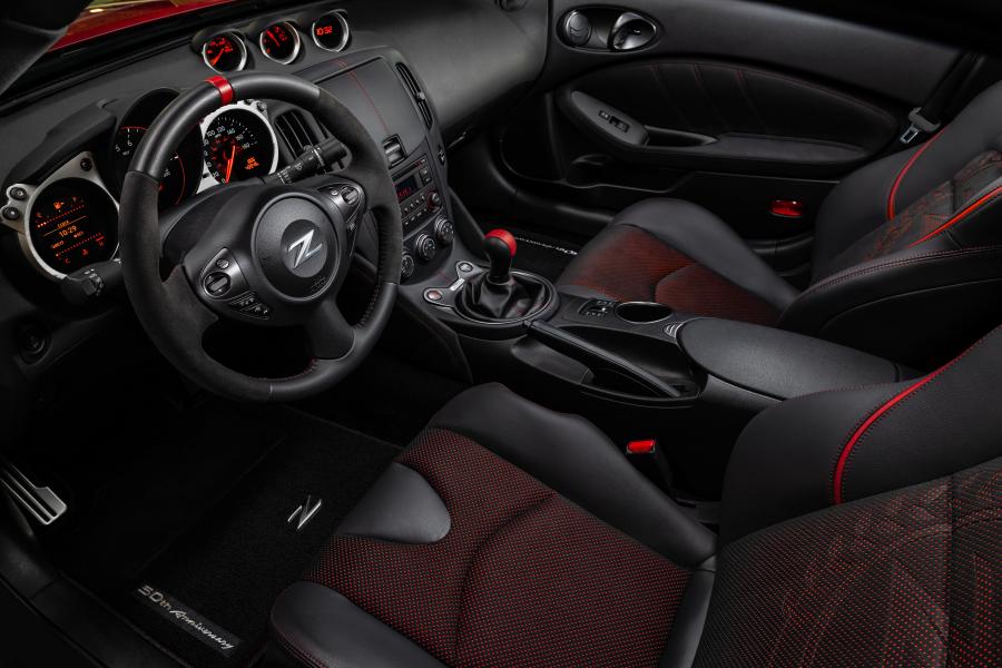 Интерьер Nissan 370Z 50th Anniversary (Z34) 2019 года  (NA) (фото 16 из 29)